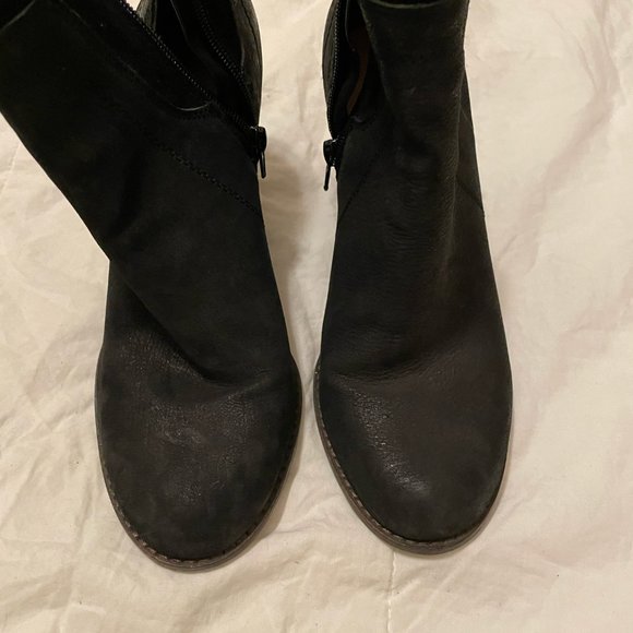 Lucky Brand Yenata Black Leather Zip High Wedge Heel Ankle Boots Womens Size 7.5 - Picture 3 of 7